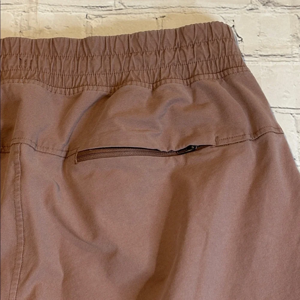 Lululemon ABC Cropped Pull-On Pant in Earth Color Clay